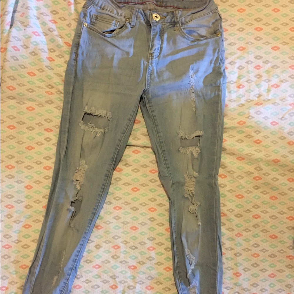 Ripped Lightwash Jeans